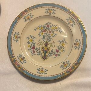 Elegant Floral Dinner Plate with Gold Trim